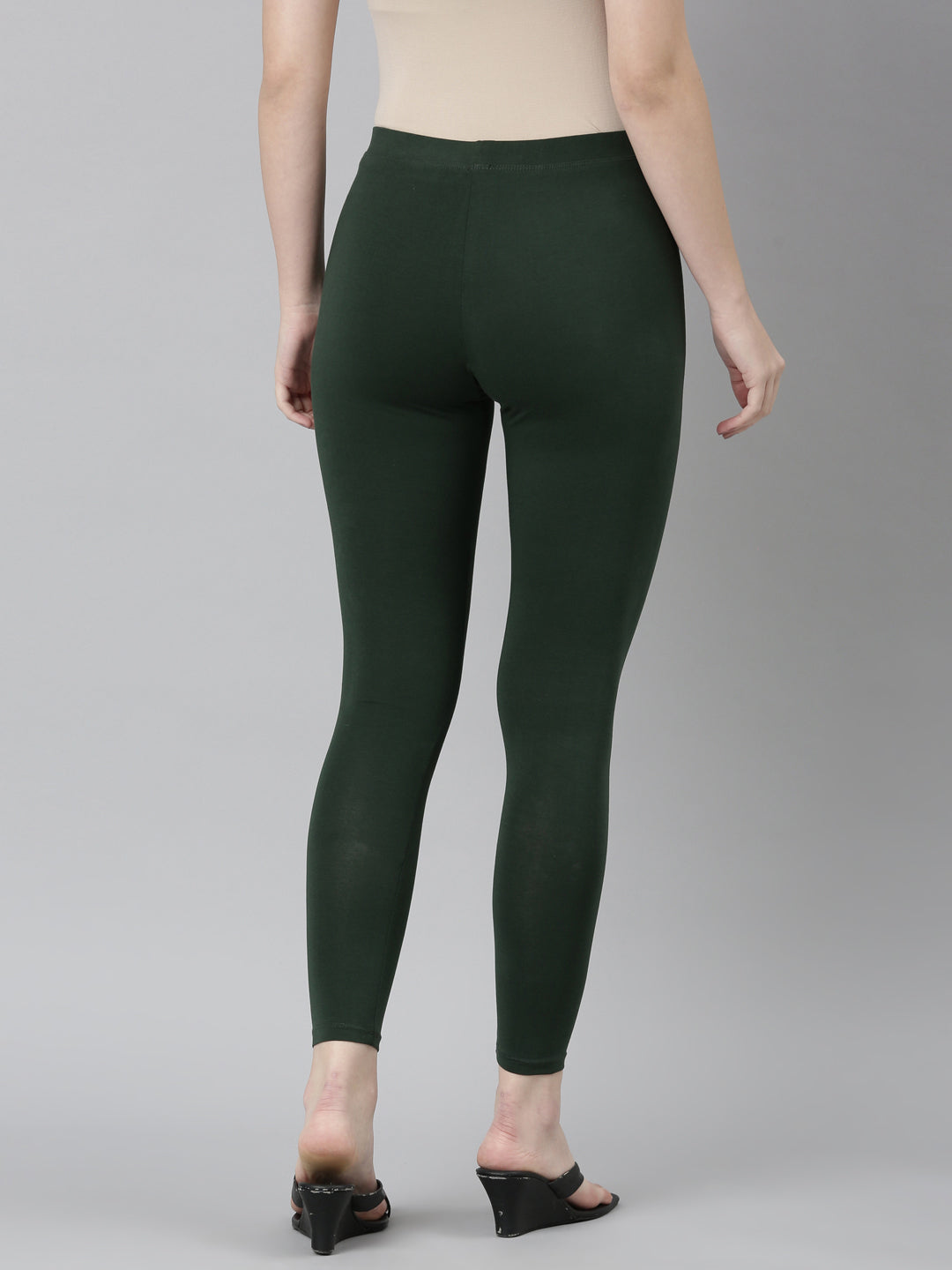 Neerus Green cotton solid legging - detail view 1