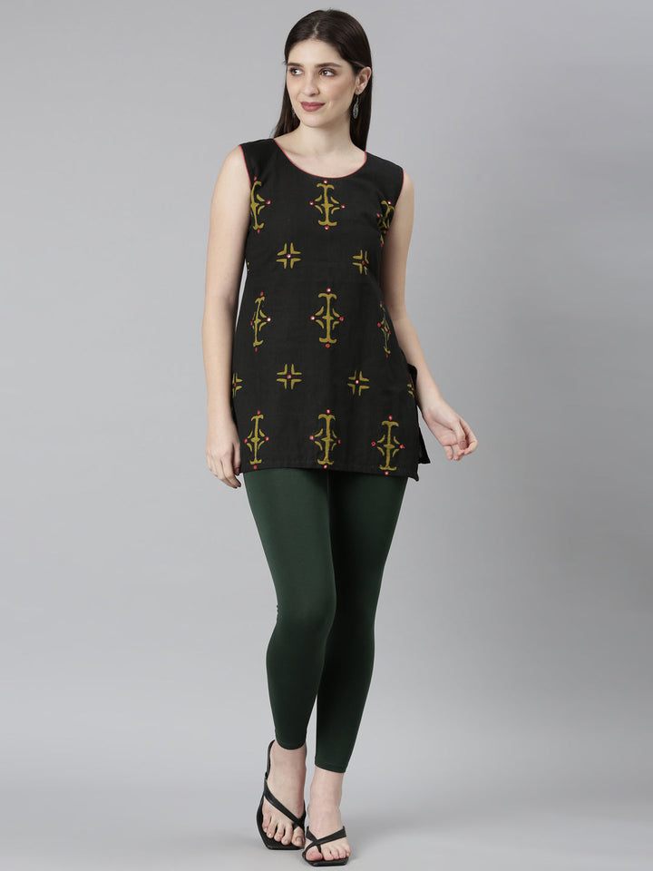 Neerus Green cotton solid legging - detail view 2