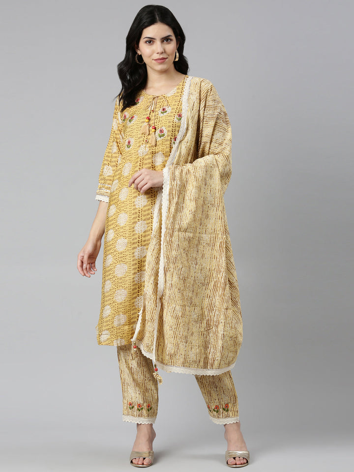 Neerus Yellow printed straight kurta set with dupatta - detail view 2