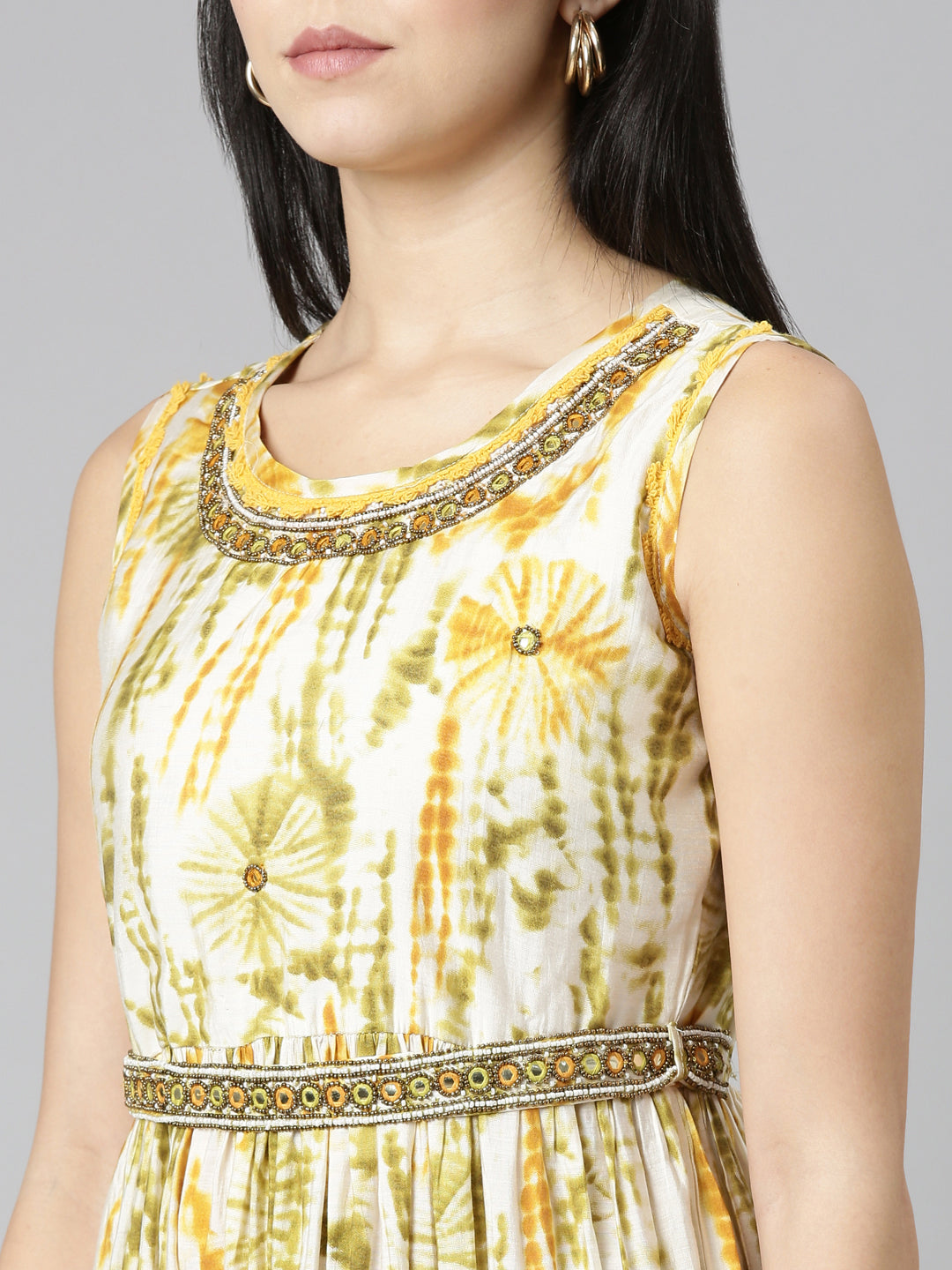 Neerus Green printed straight gown - detail view 1