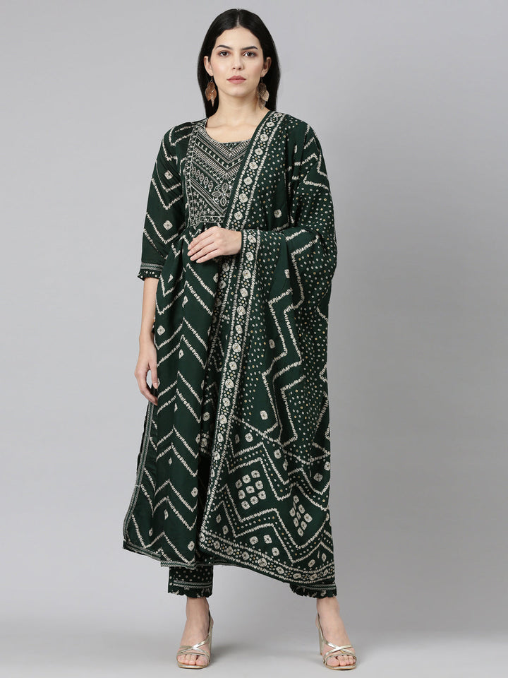 Neerus Green printed Nyra cut kurta set - front view