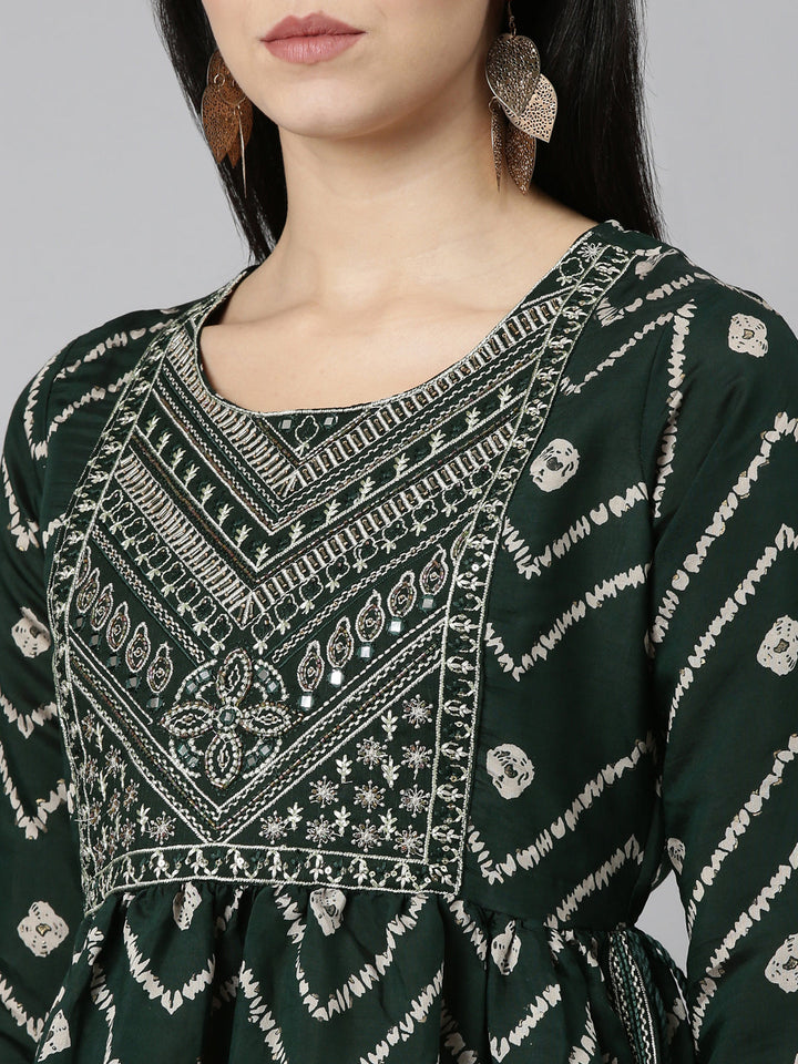 Neerus Green printed Nyra cut kurta set - detail view 1