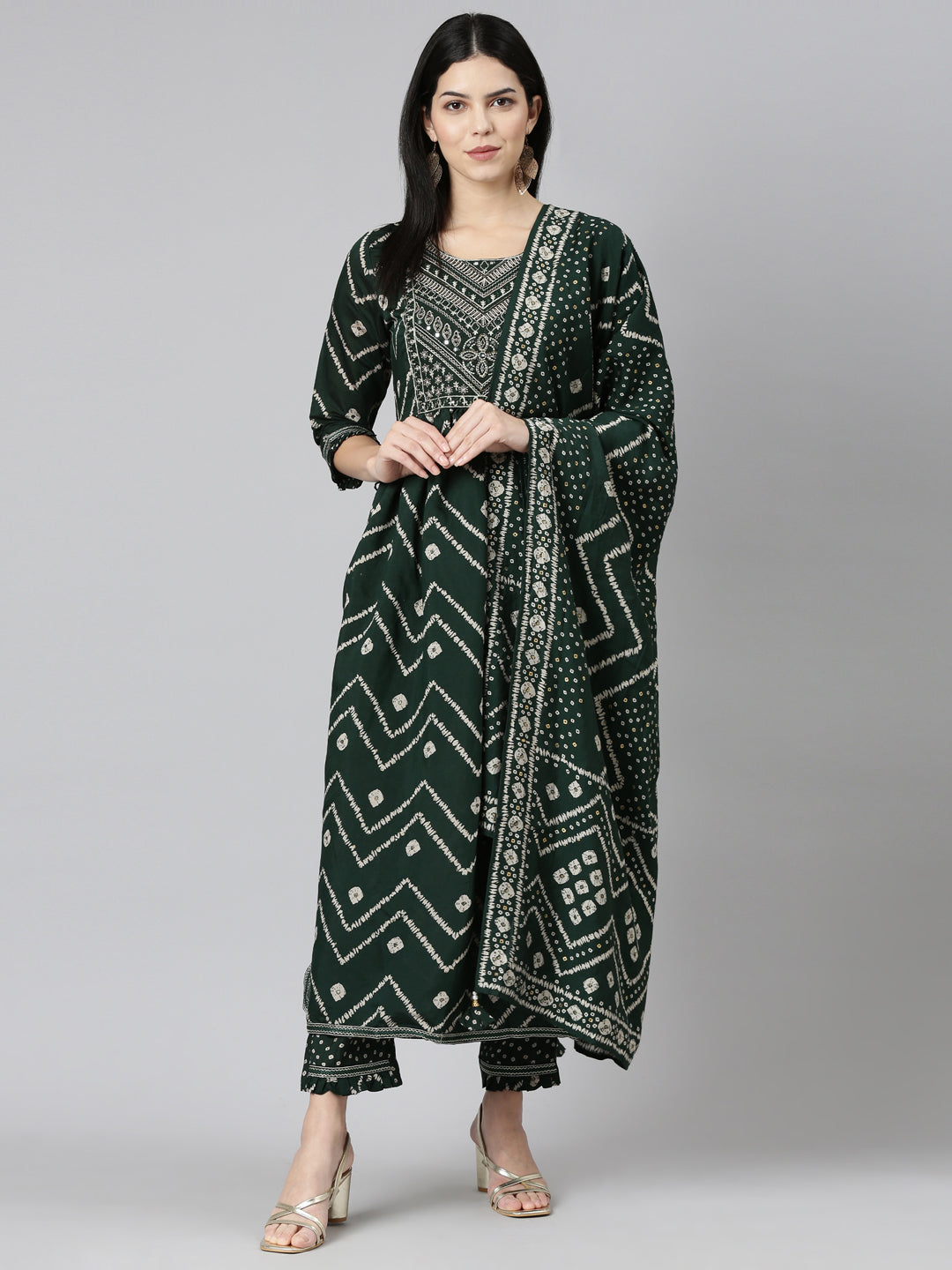 Neerus Green printed Nyra cut kurta set - detail view 2