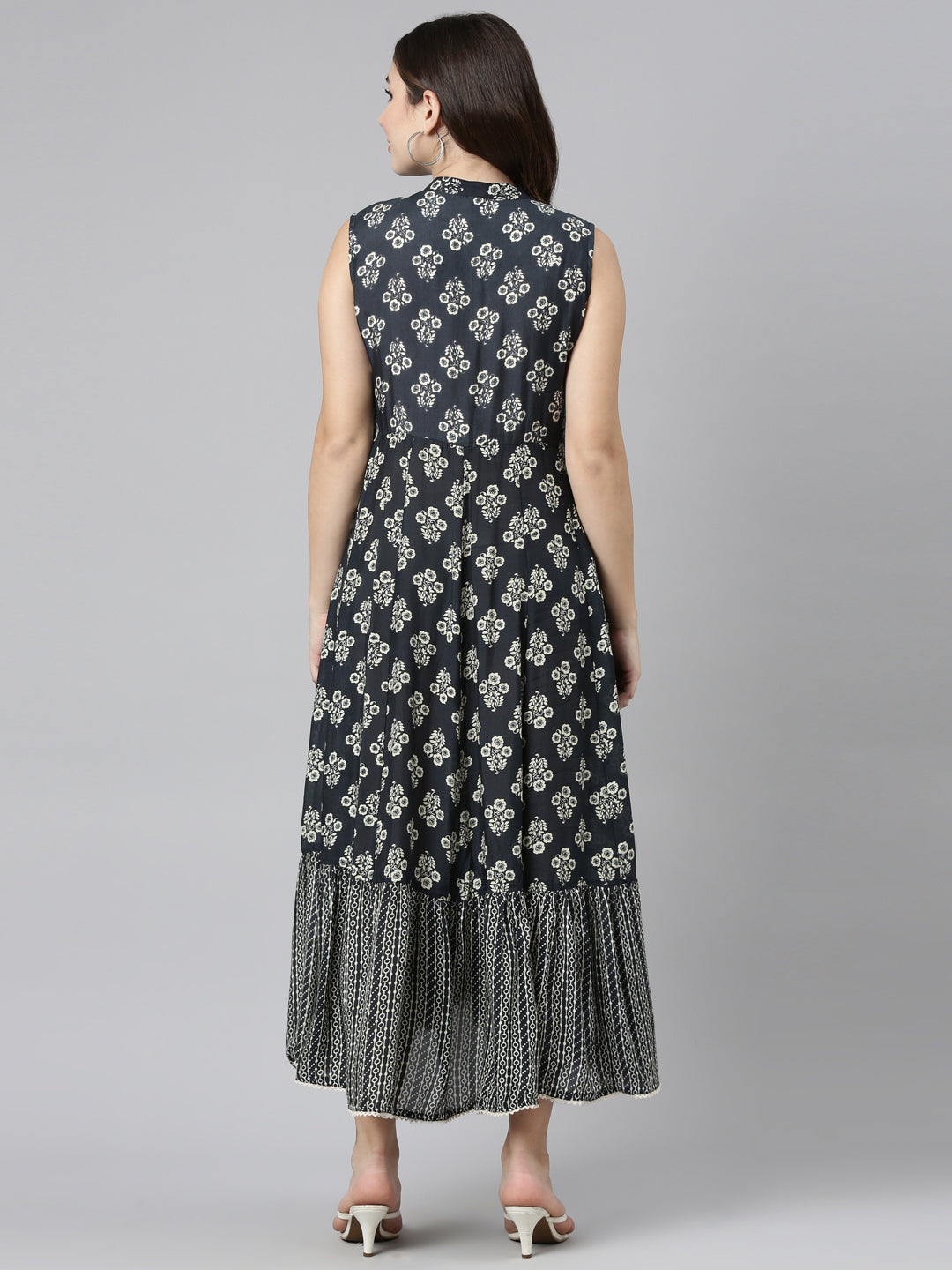 Neerus Black printed straight dress - side view
