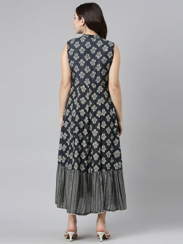 Neerus Black printed straight dress - side view