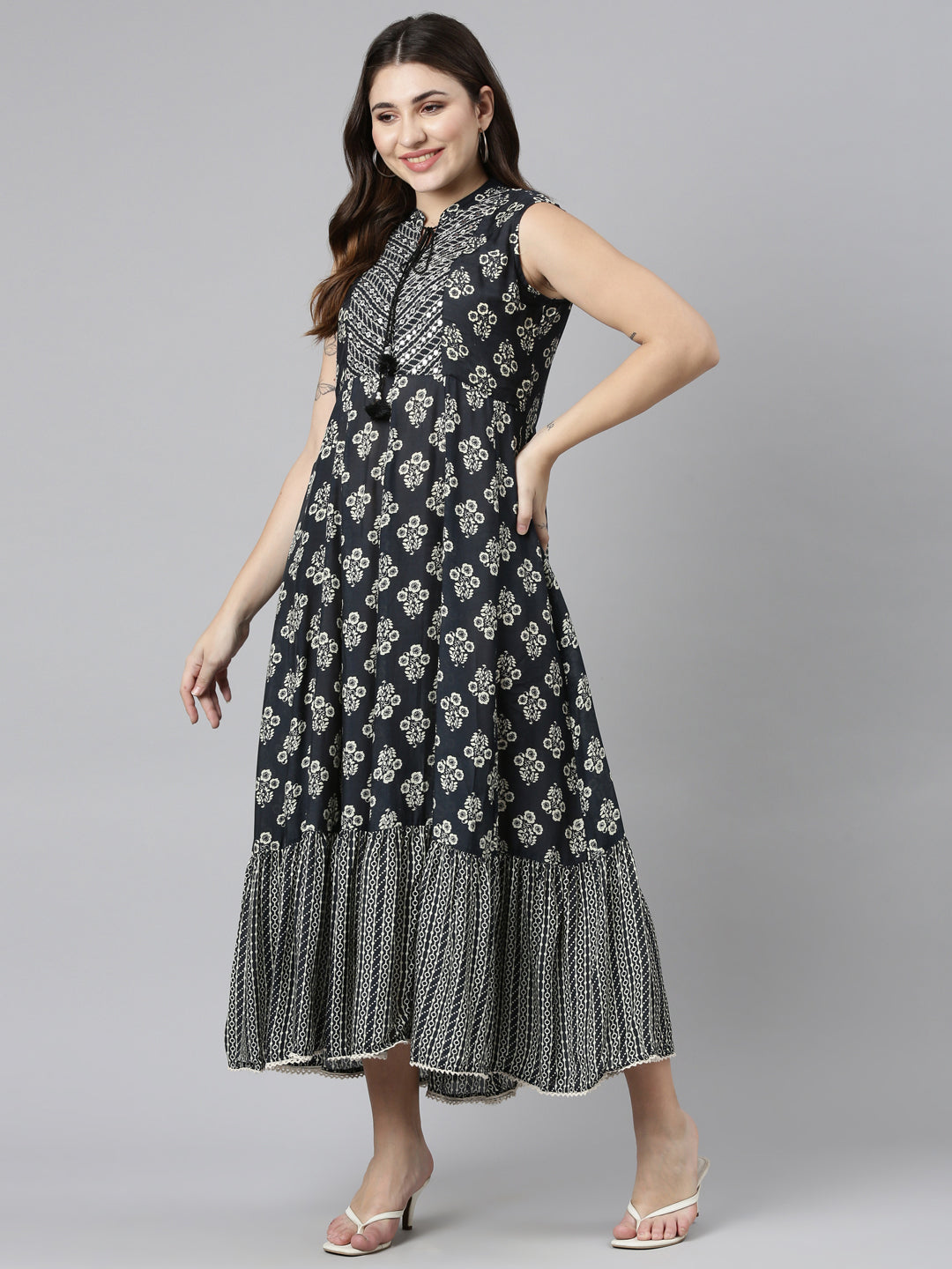 Neerus Black printed straight dress - detail view 2