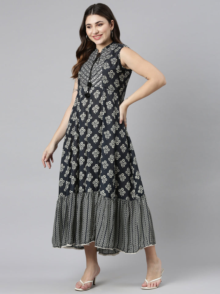 Neerus Black printed straight dress - detail view 2