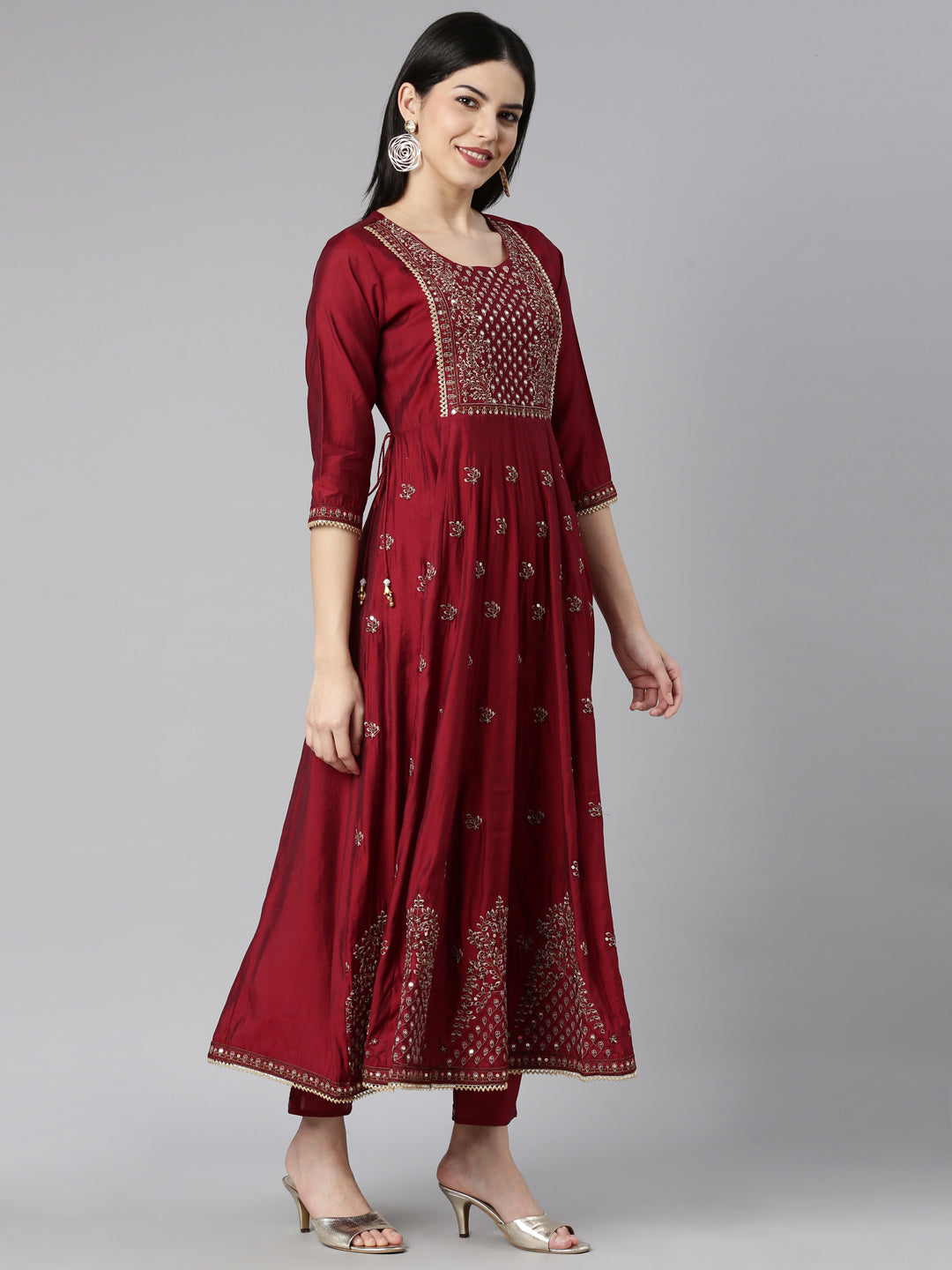 Neerus Maroon floral printed kurta set with trouser and dupatta - back view