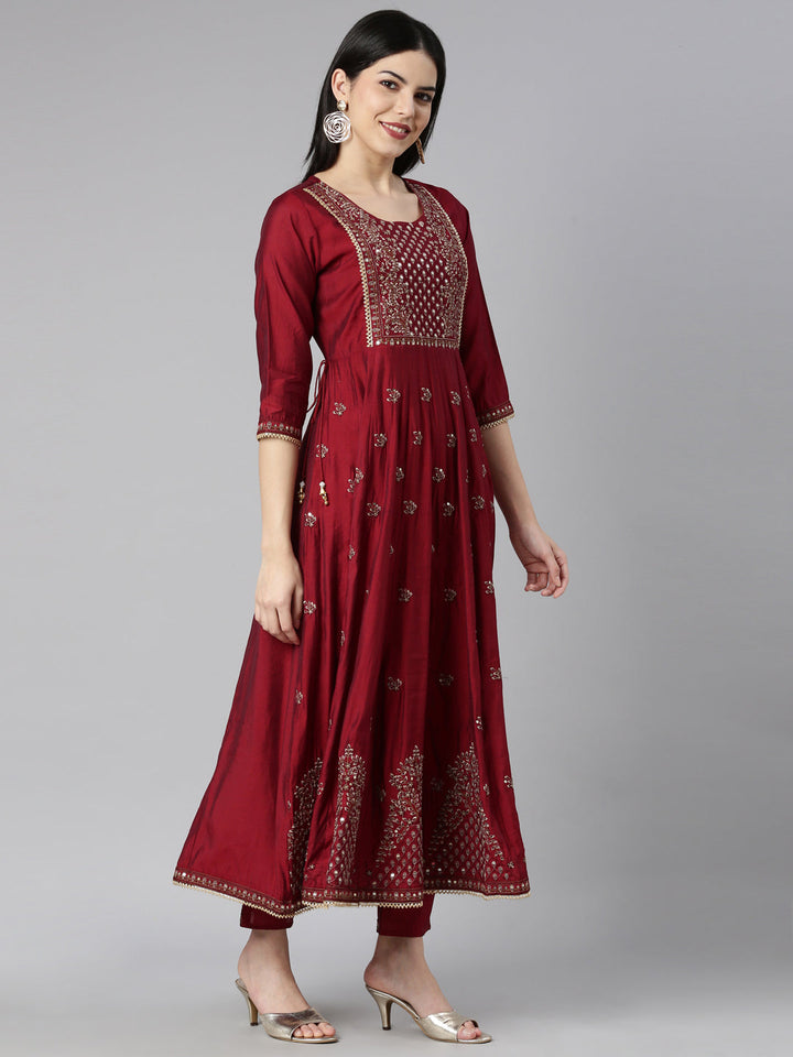 Neerus Maroon floral printed kurta set with trouser and dupatta - back view