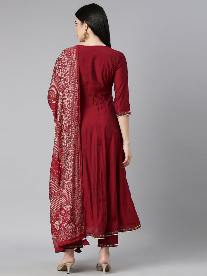 Neerus Maroon floral printed kurta set with trouser and dupatta - side view