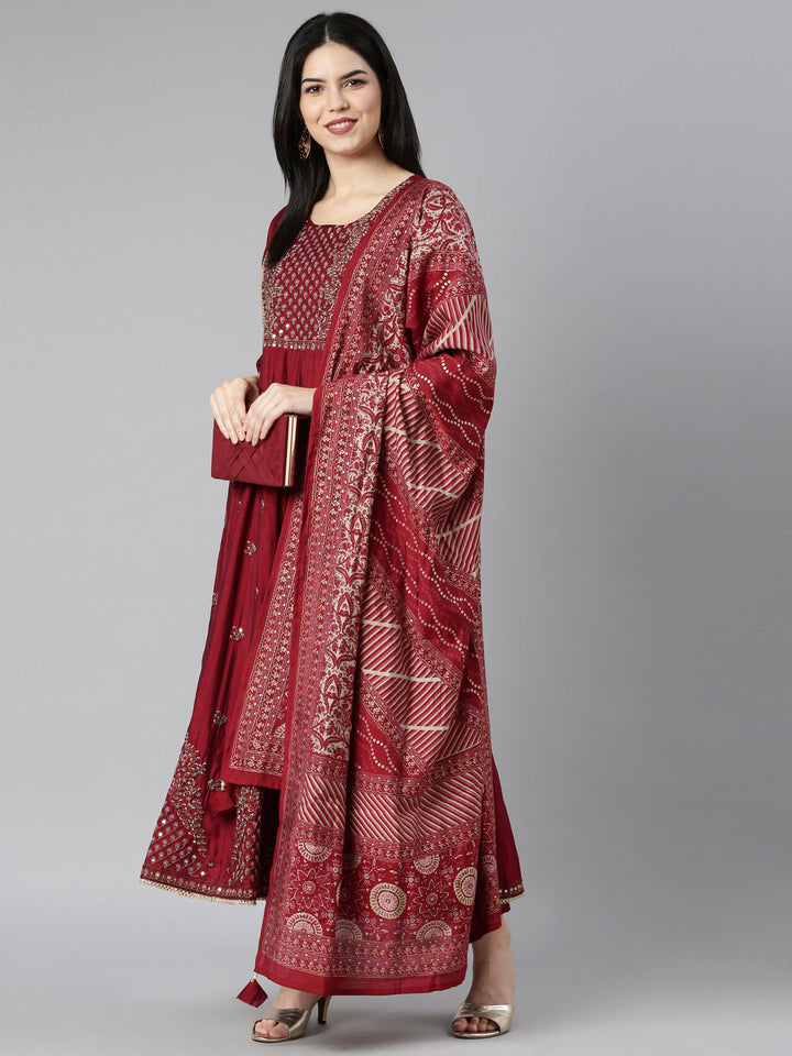 Neerus Maroon floral printed kurta set with trouser and dupatta - detail view 2