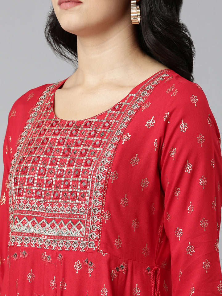 Neerus Red printed straight kurta set with dupatta - detail view 1