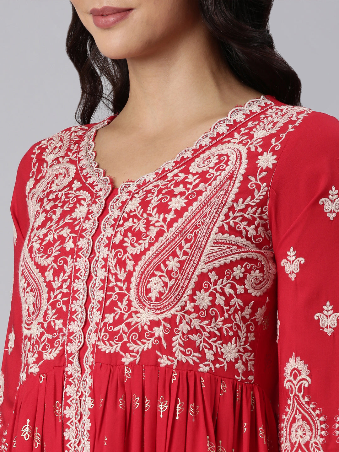Neerus Red rayon panelled straight suit set - detail view 2