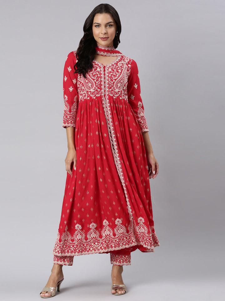 Neerus Red rayon panelled straight suit set - detail view 3
