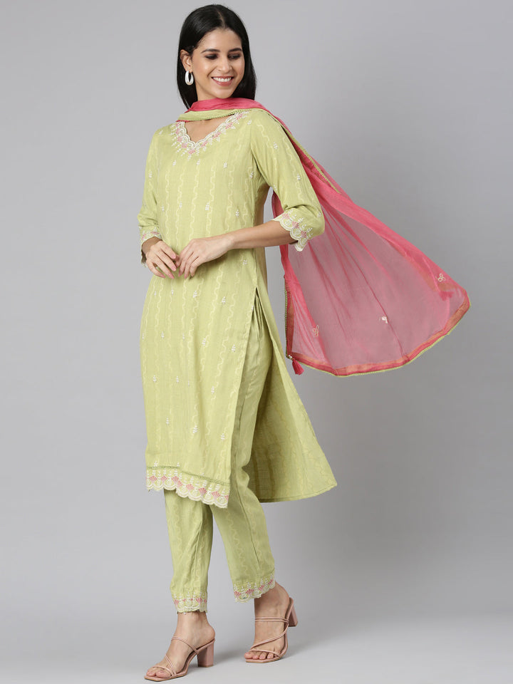 Neerus Green cotton thread embroidered kurta set - detail view 2
