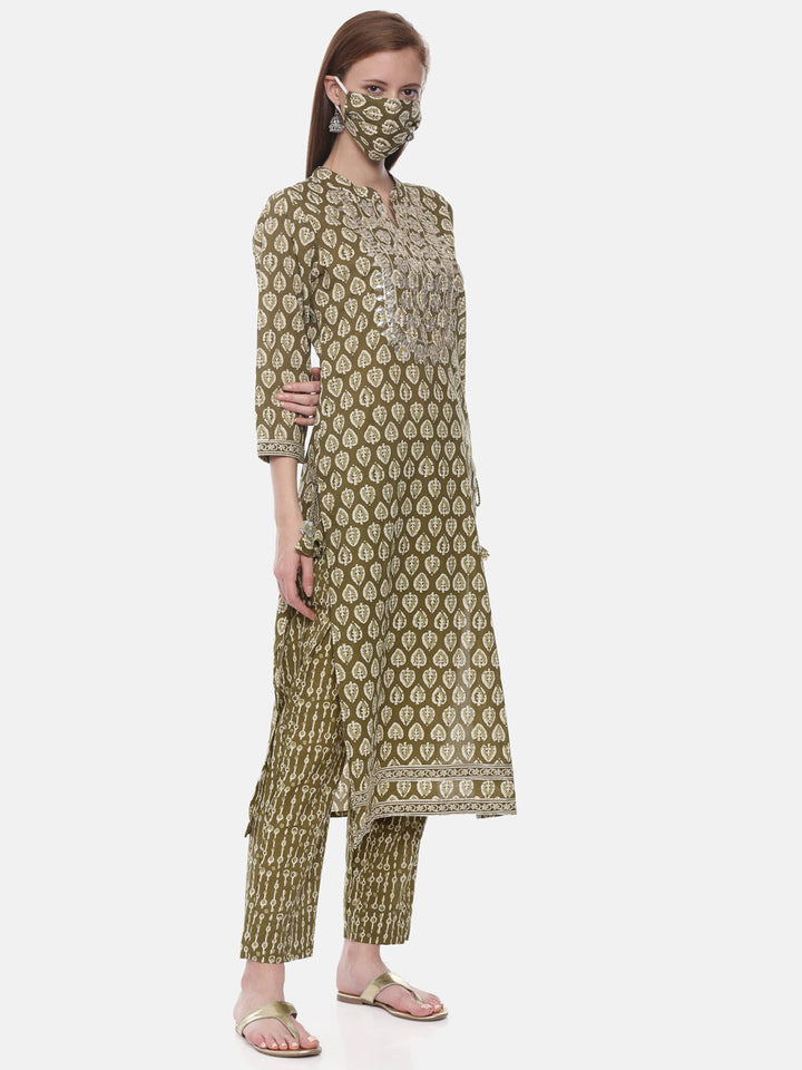 Neerus Green cotton solid suit set - detail view 2