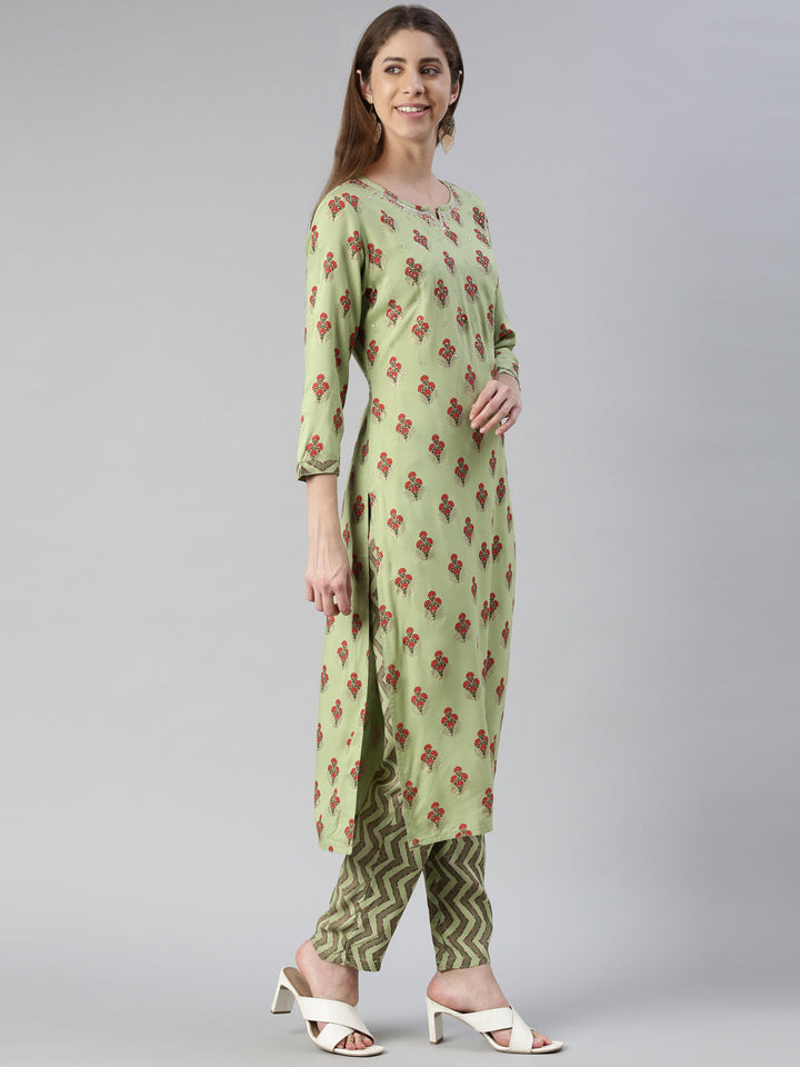 Neerus Green rayon solid kurta set - back view