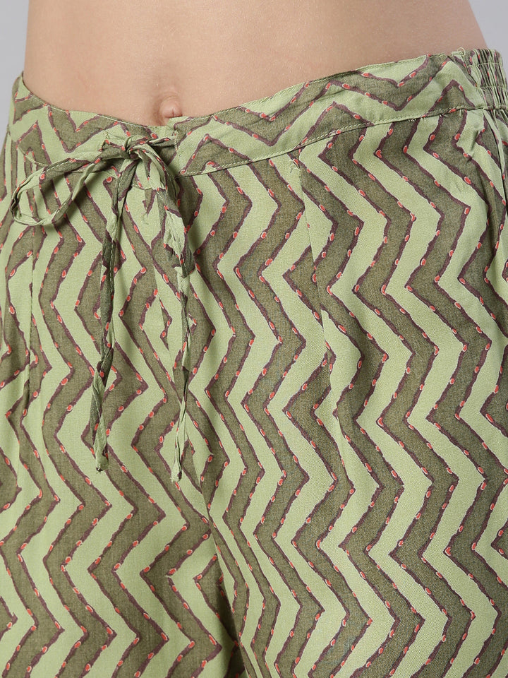 Neerus Green rayon solid kurta set - detail view 3
