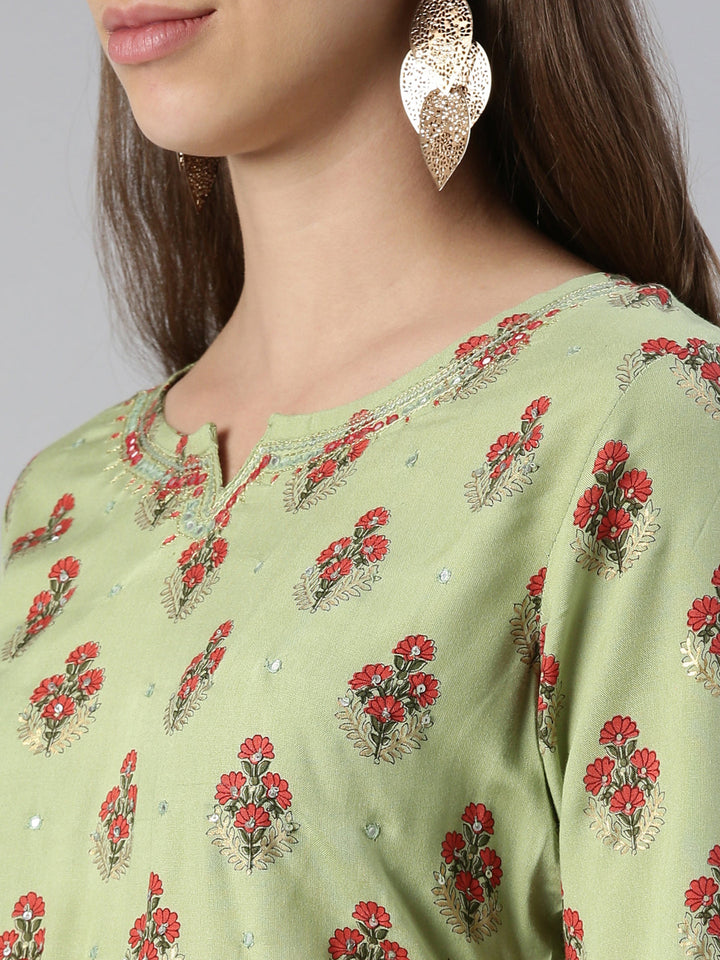 Neerus Green rayon solid kurta set - detail view 1