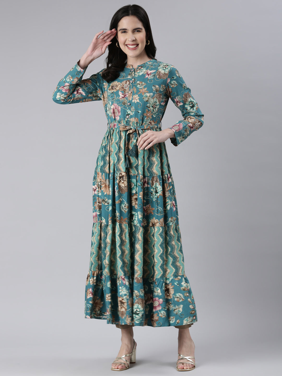 Neerus Green printed maxi dress - detail view 2