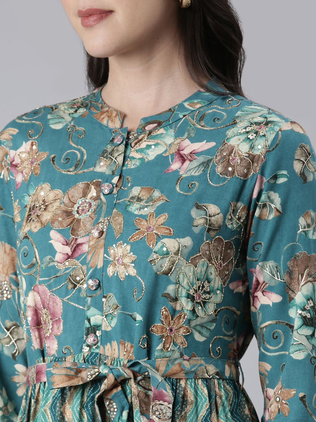Neerus Green printed maxi dress - detail view 1