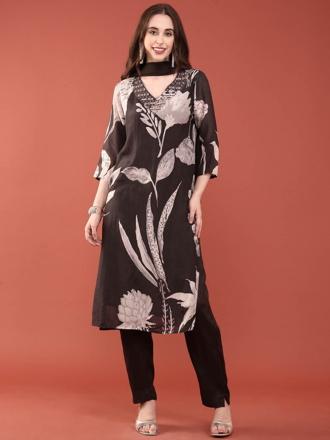 Neerus Black silk digital printed suit set - front view