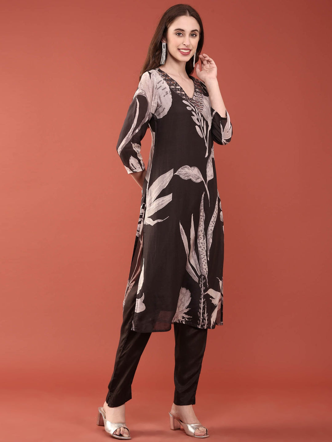 Neerus Black silk digital printed suit set - back view