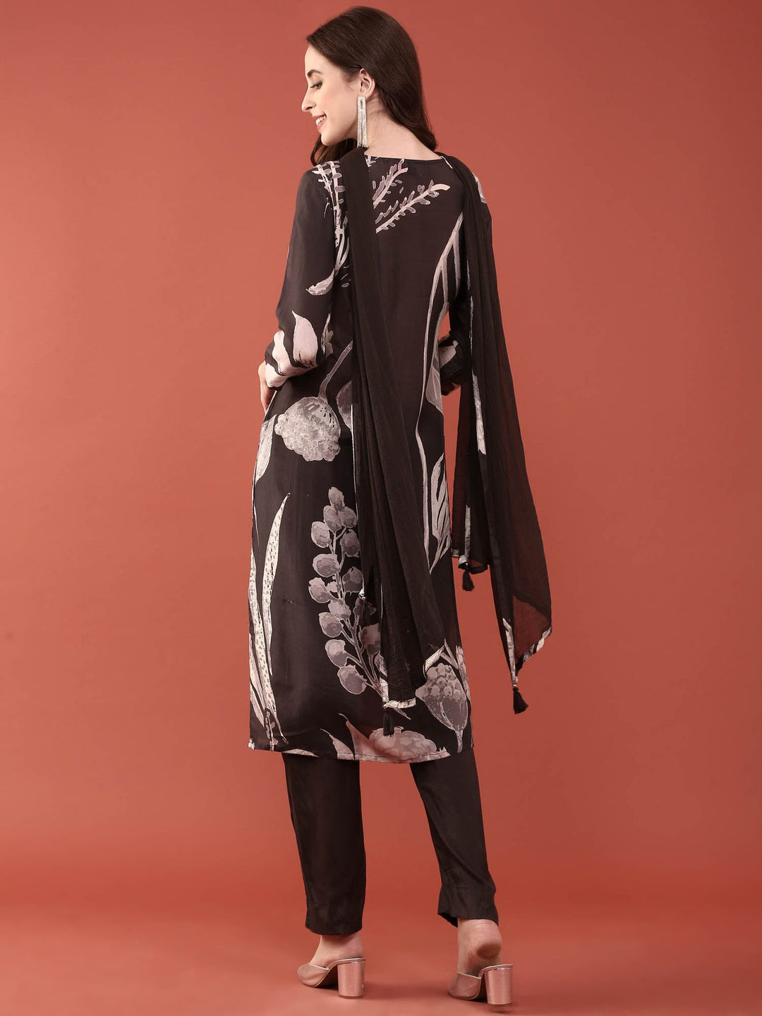 Neerus Black silk digital printed suit set - side view