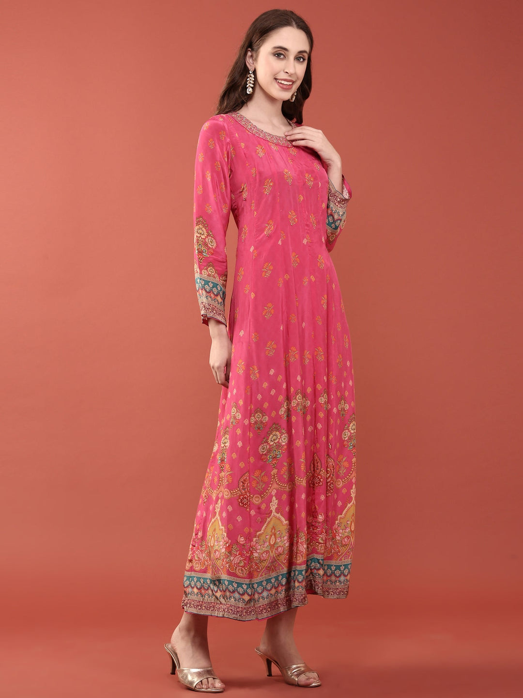 Neerus Pink crepe digital printed suit set - back view