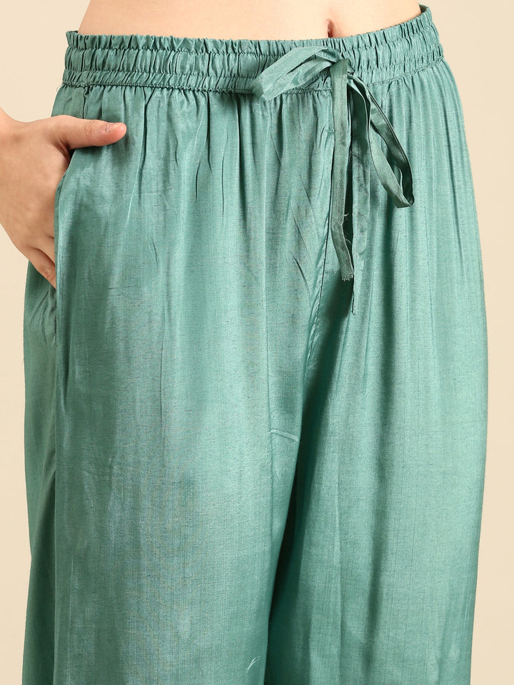 Neerus Beige modal block printed suit set - detail view 3