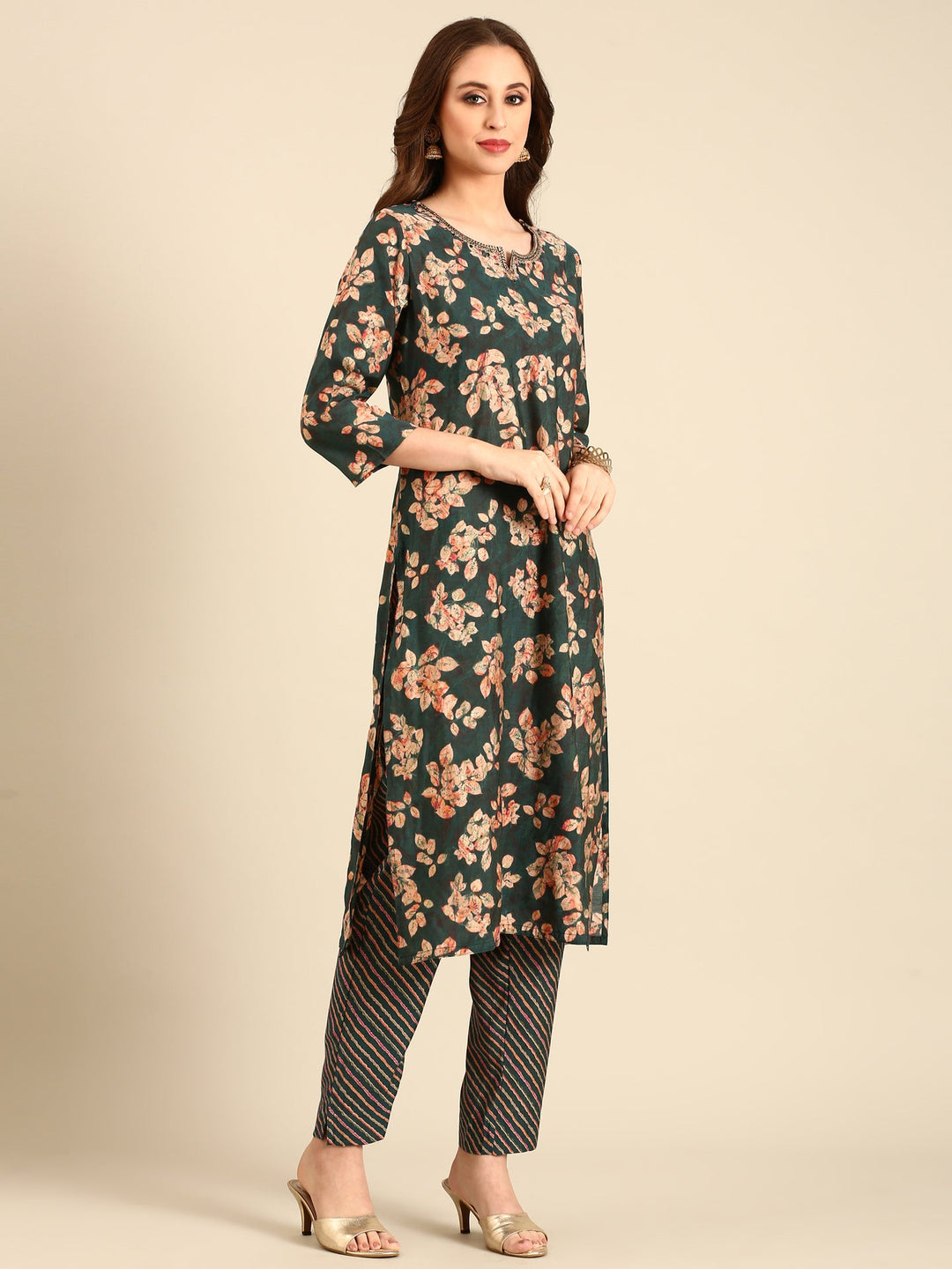 Neerus Green modal printed suit set - back view