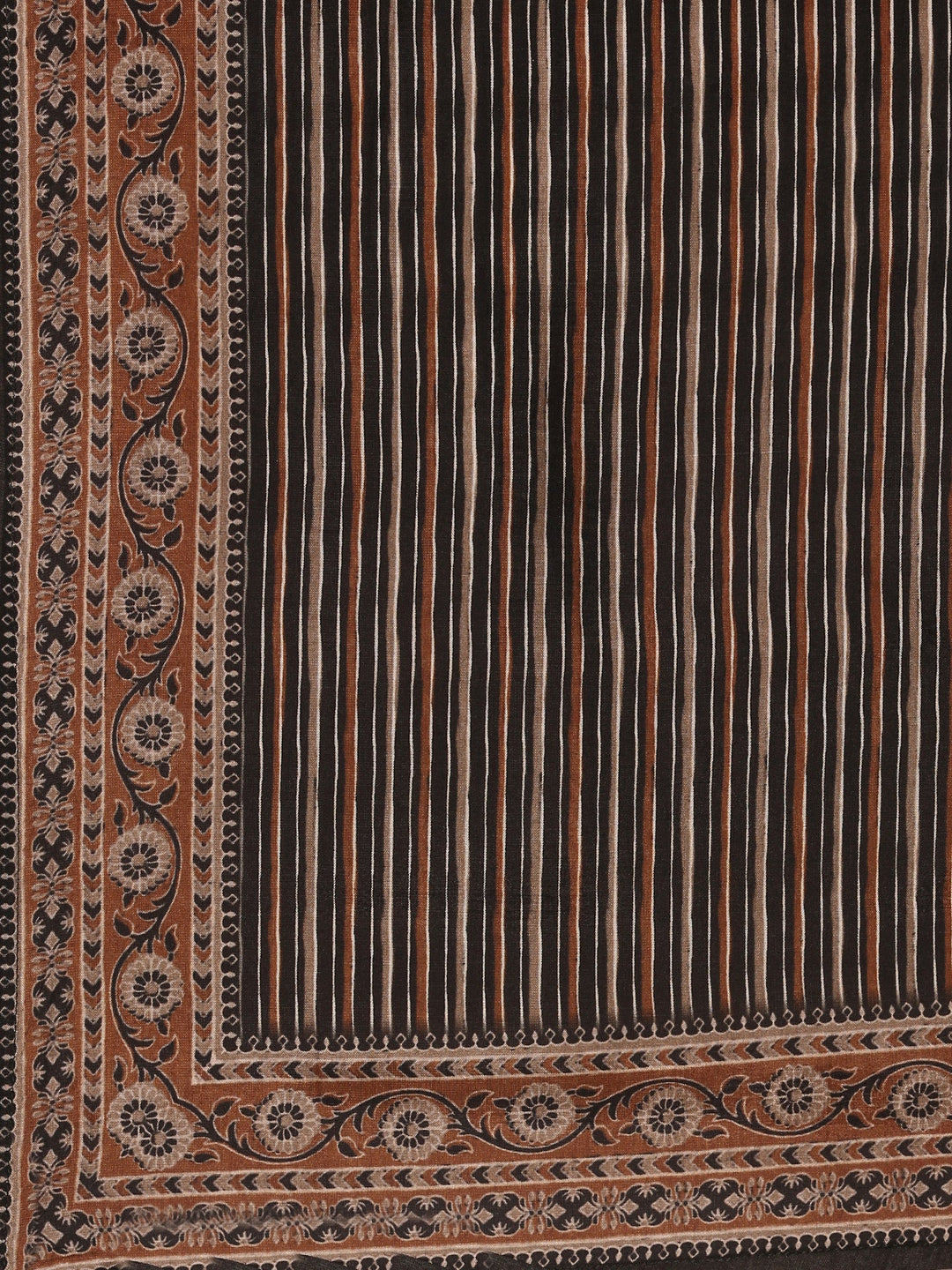 Neerus Black Silk Digital Printed Suit Set - detail view 4