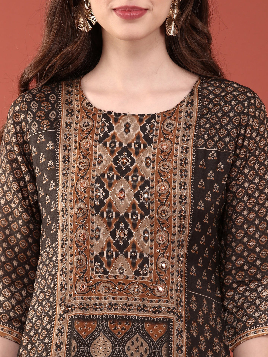 Neerus Black Silk Digital Printed Suit Set - detail view 1