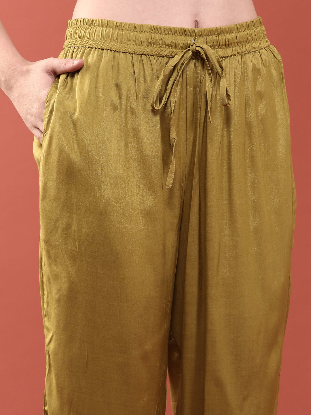 Neerus Green silk digital printed suit set - detail view 3