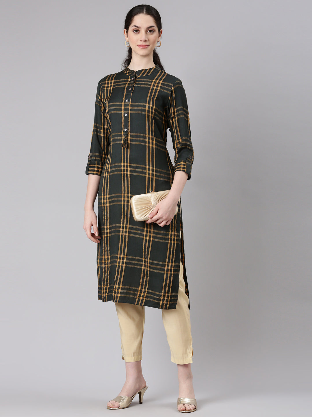 Neerus Green cotton printed straight kurta - detail view 2