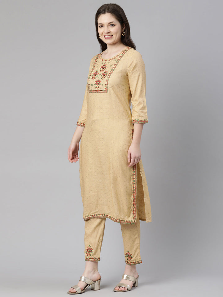 Neerus Beige cotton printed suit set - back view