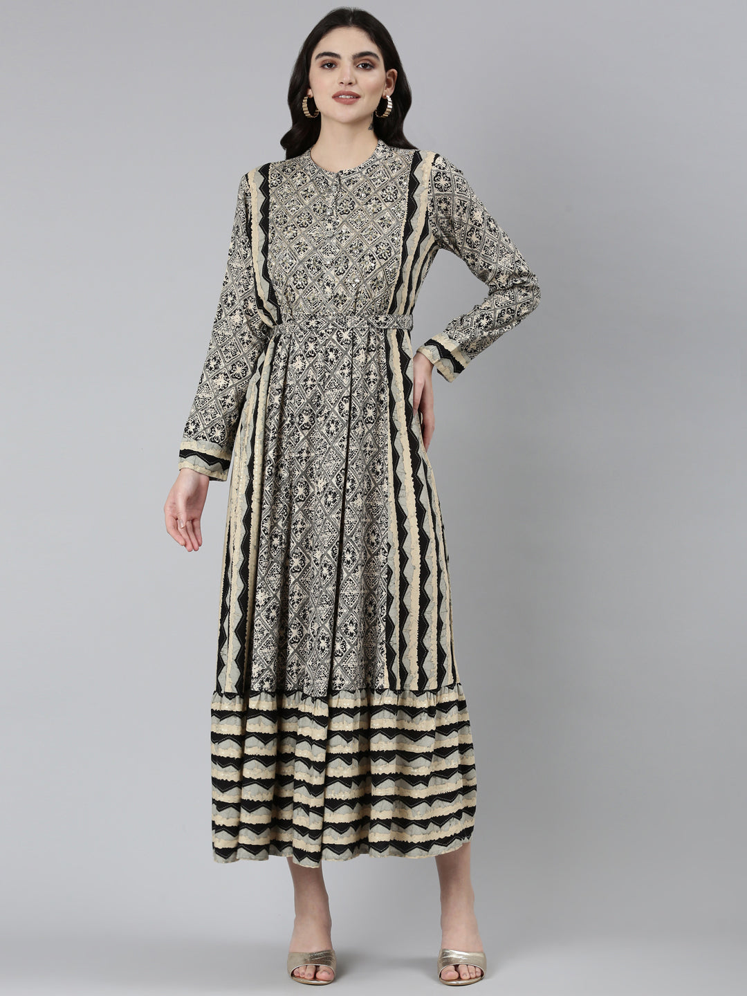 Neerus Grey floral printed straight dress - detail view 2