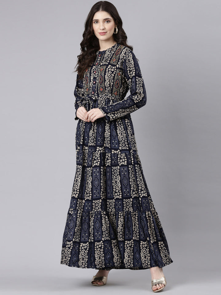 Neerus Blue printed maxi dress straight silhouette - detail view 2