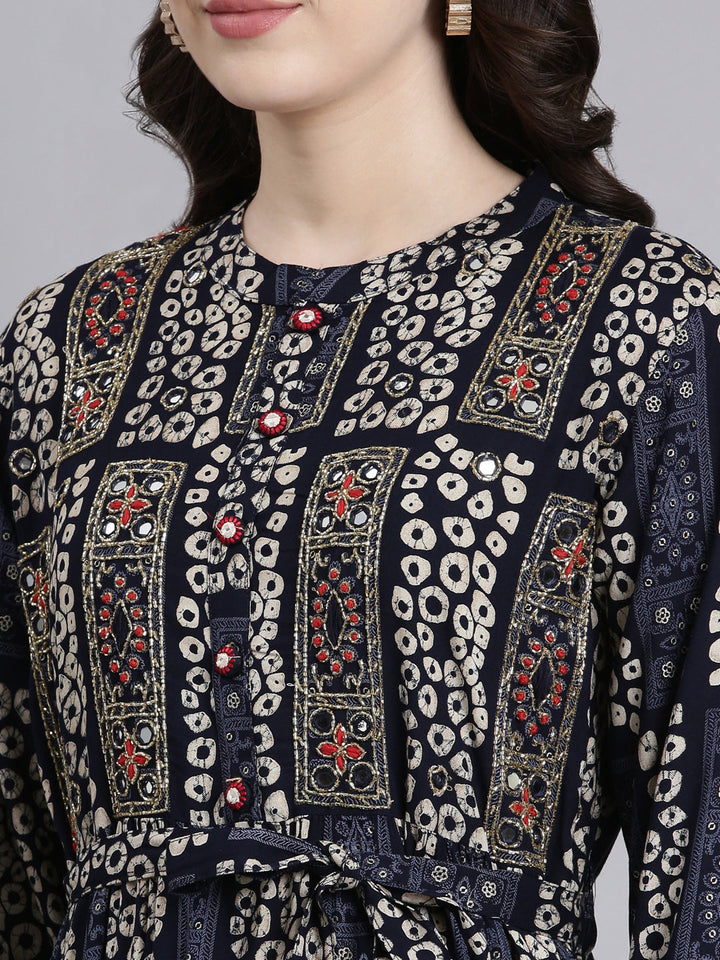 Neerus Blue printed maxi dress straight silhouette - detail view 1
