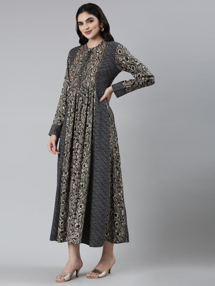Neerus Grey printed floral straight dress - back view