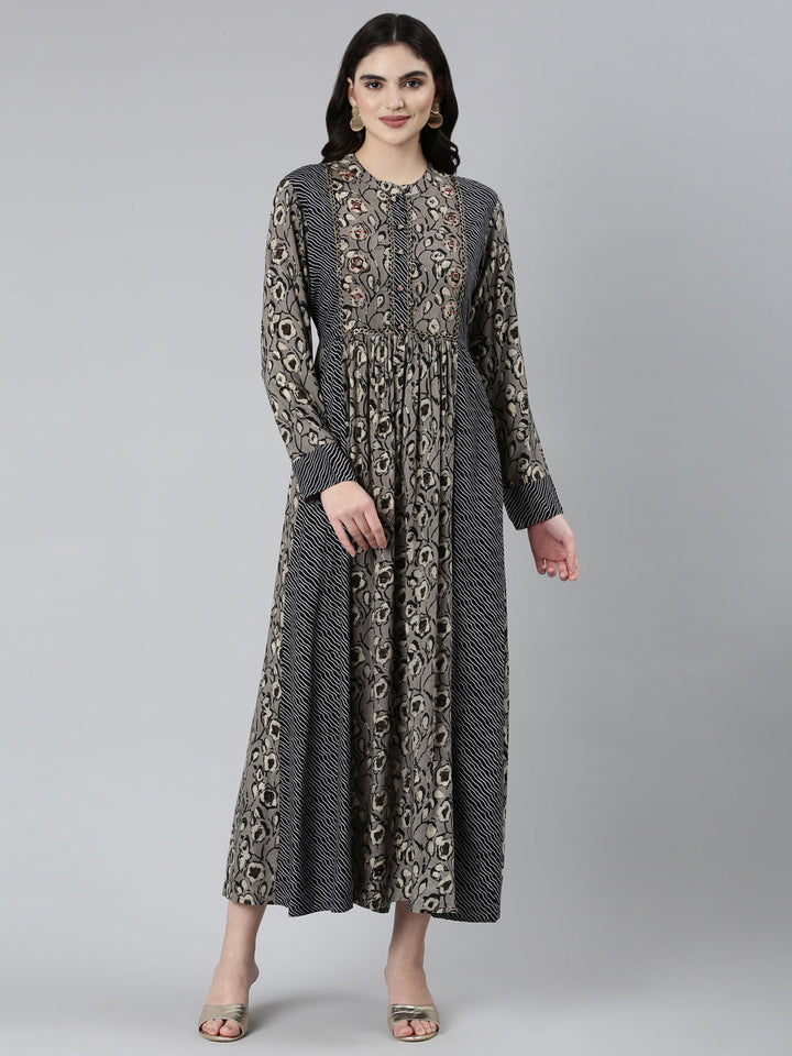 Neerus Grey printed floral straight dress - detail view 2