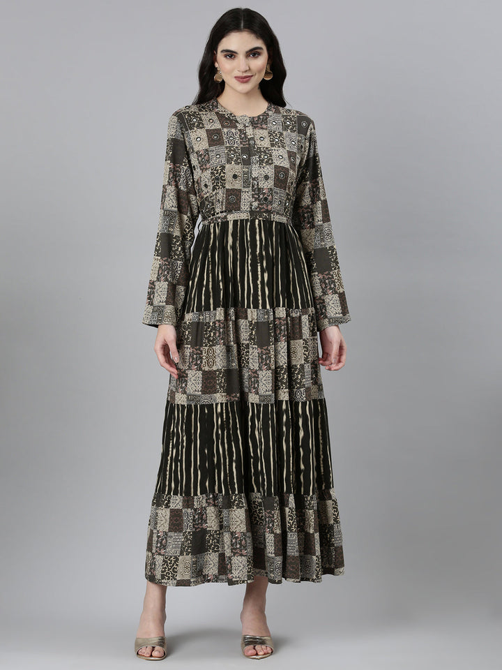 Neerus Green Printed Chevron Straight Dress - front view