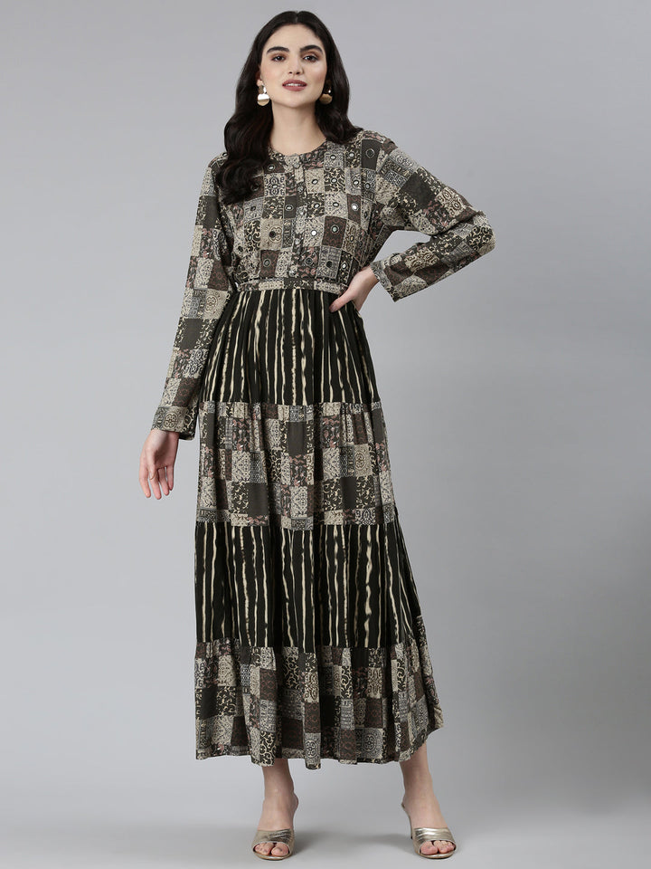 Neerus Green Printed Chevron Straight Dress - detail view 2