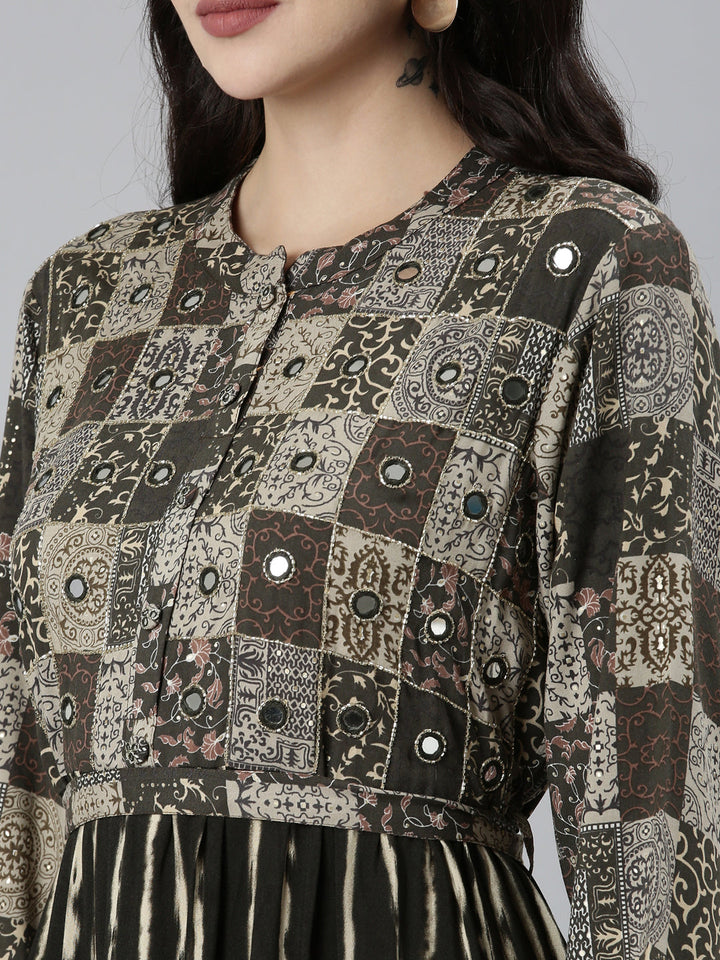 Neerus Green Printed Chevron Straight Dress - detail view 1