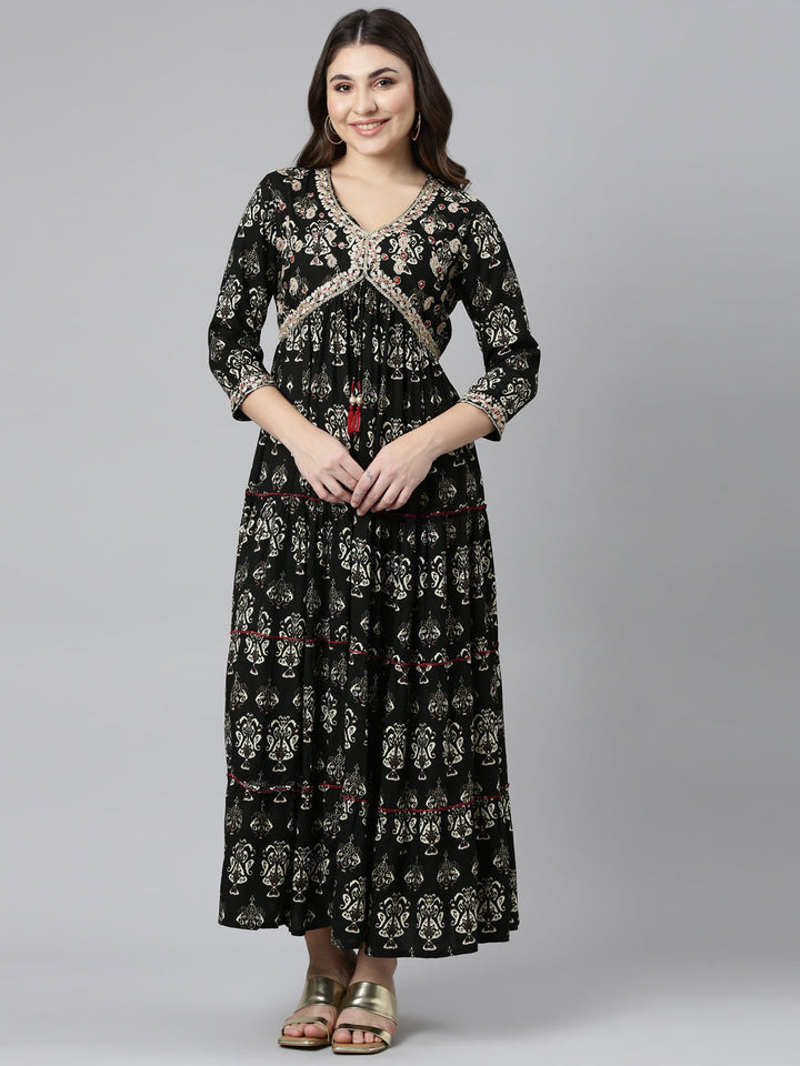 Neerus Black printed straight dress - front view