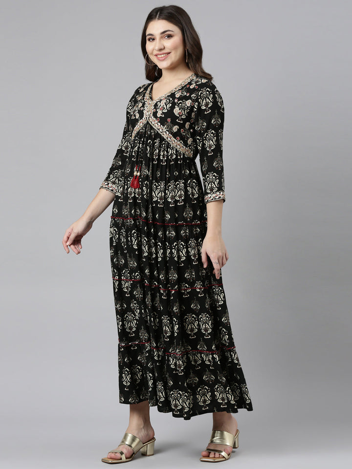 Neerus Black printed straight dress - back view