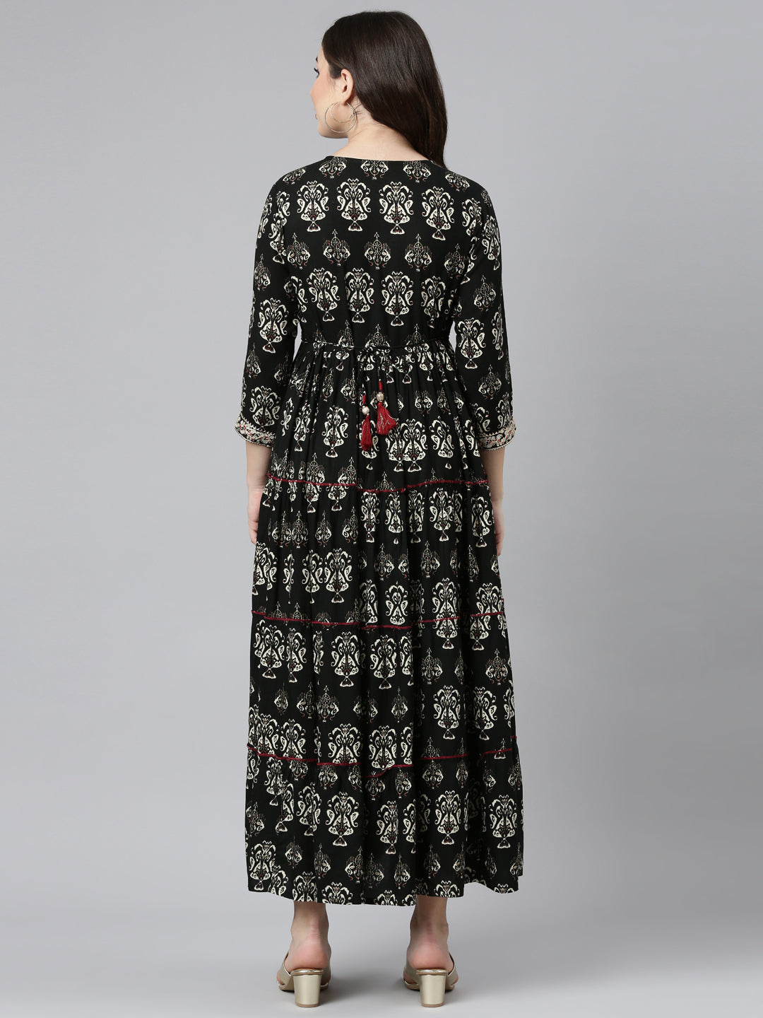 Neerus Black printed straight dress - side view