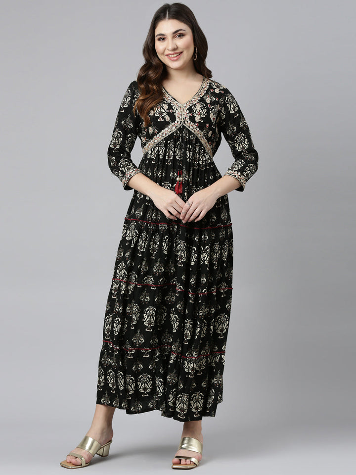 Neerus Black printed straight dress - detail view 2