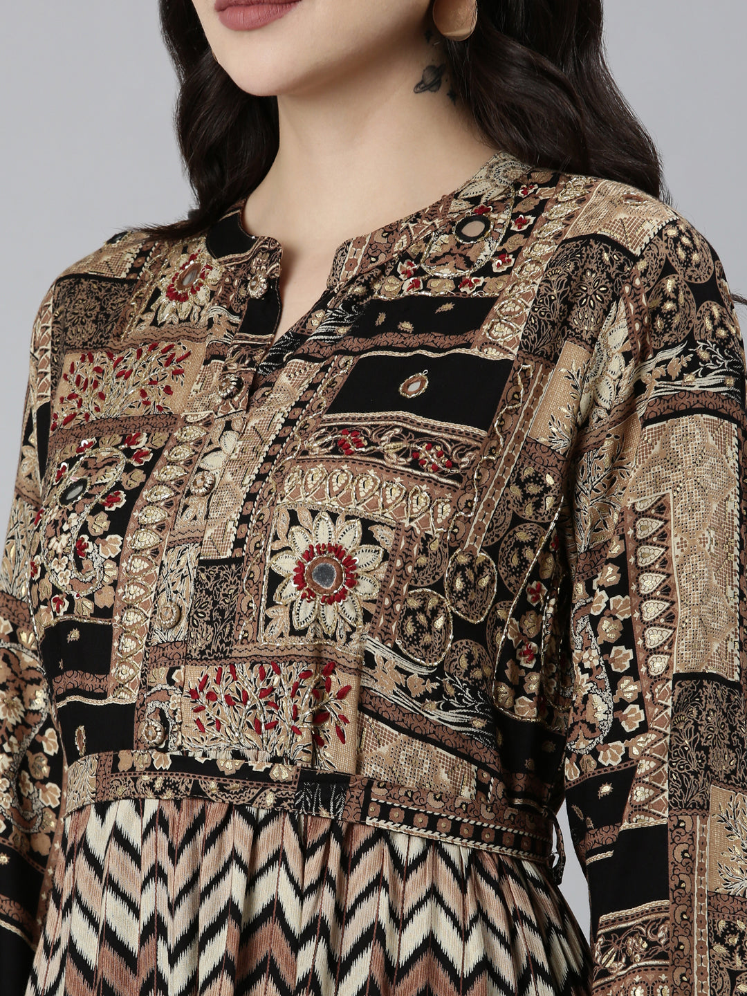 Neerus Black printed chevron straight dress - detail view 1