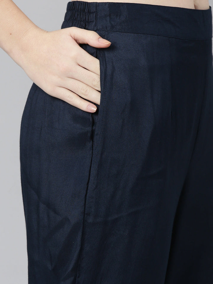 Neerus Green printed straight kurta set - detail view 3